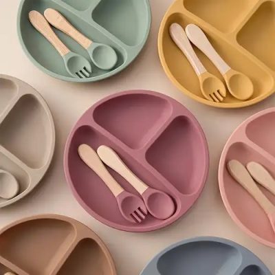 silicone plate with wooden spoon (random colour)